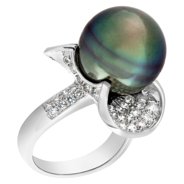 Diamond and Tahitian pearl ring with 2.29 carats in round cut diamonds