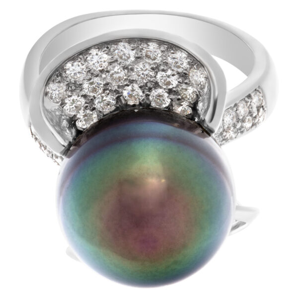 Diamond and Tahitian pearl ring with 2.29 carats in round cut diamonds