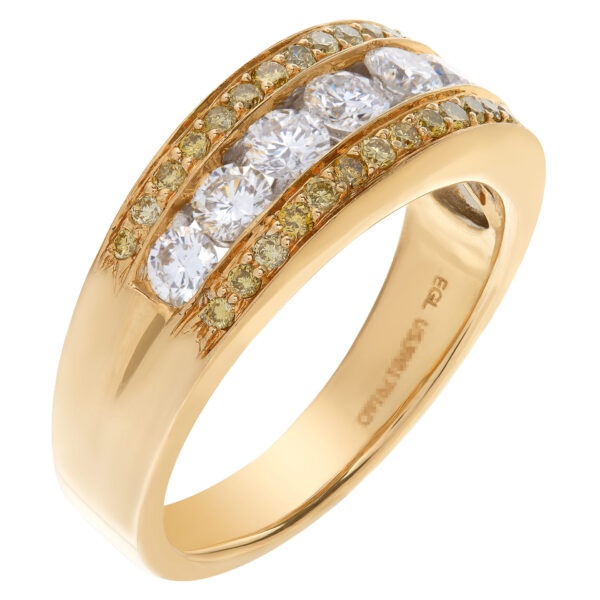 Exquisite Diamond wedding ring with 7 full cut round brilliants diamonds set in 14K yellow gold.