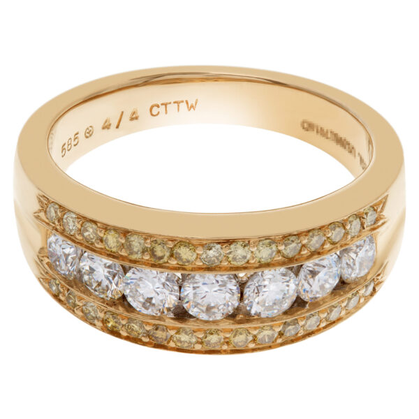 Exquisite Diamond wedding ring with 7 full cut round brilliants diamonds set in 14K yellow gold.