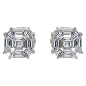 Diamond studs in 18k white gold with approximately 1.2 carats of trapezoid cut diamond