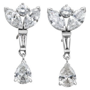 Diamond cluster earrings in 18k white gold