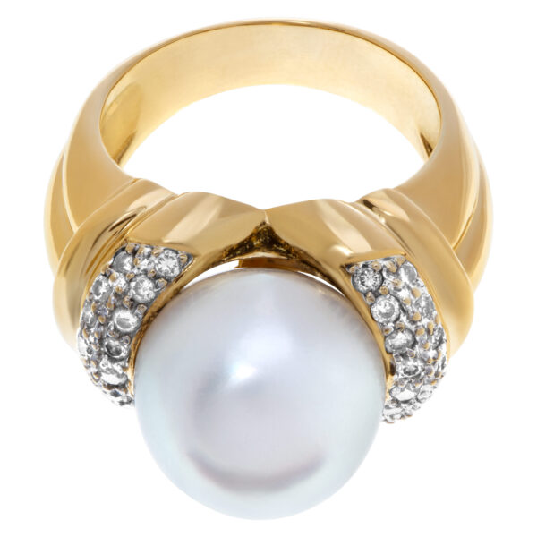 South sea pearl ring in 18k yellow gold with diamond accents