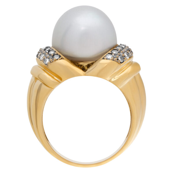 South sea pearl ring in 18k yellow gold with diamond accents