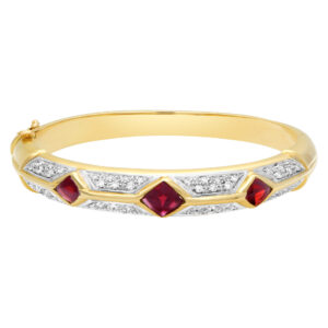 Diamond bangle in 18k with 1 carat in round brilliant cut G-H color, VS clarity diamonds