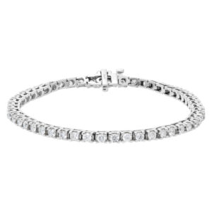 Diamond tennis bracelet with approximately 4 carats in diamonds set in 14k white gold