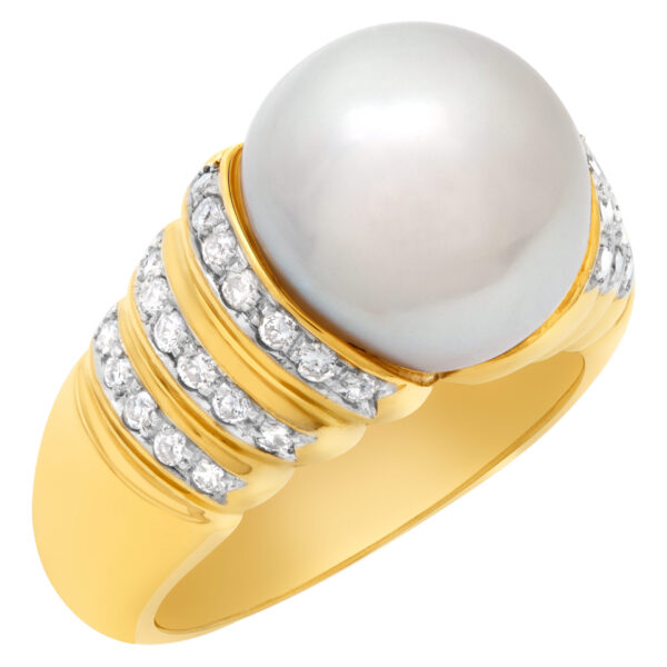 Pearl and diamond ring in 18k