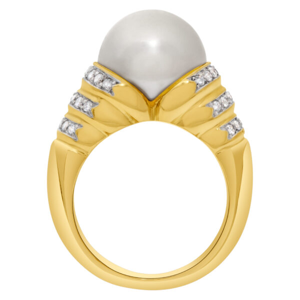 Pearl and diamond ring in 18k