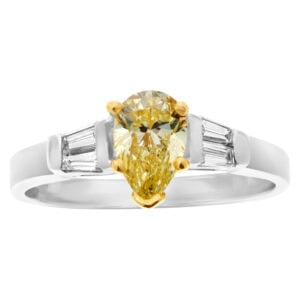 GIA certified pear brilliant cut diamond 0.90 carat (Natural, Fancy Yellow, Even color, VS1 clarity)