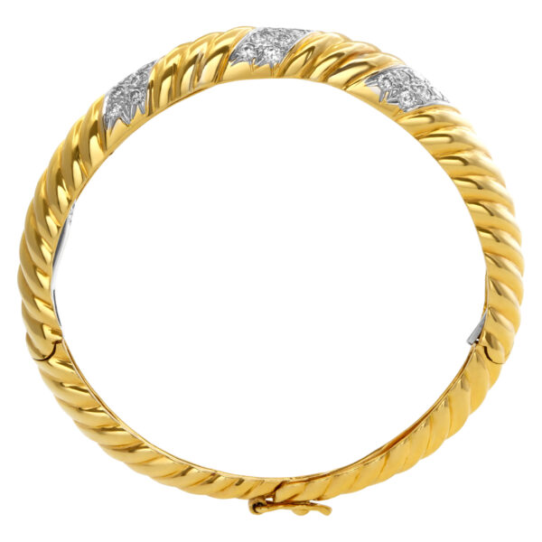 Diamond bangle in 18k yellow gold