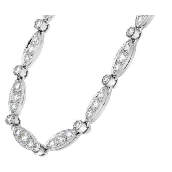 Elegant diamond necklace in 18k white gold