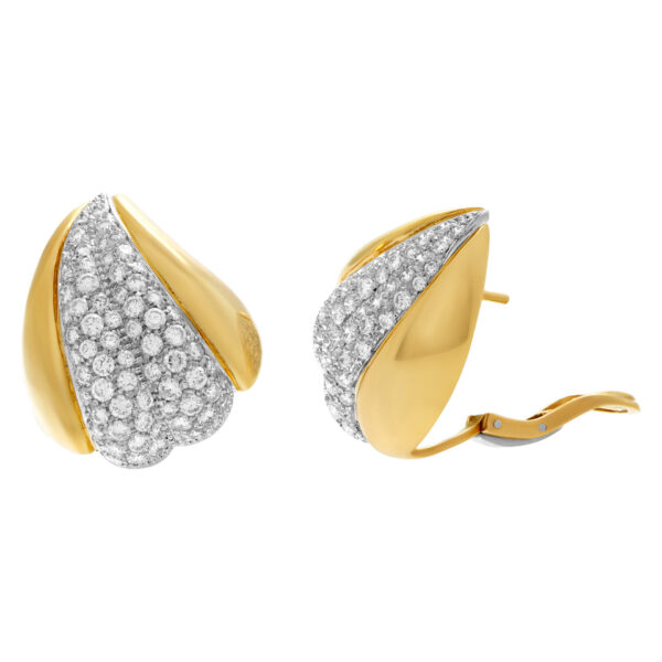 Diamond earrings set in 18k yellow gold