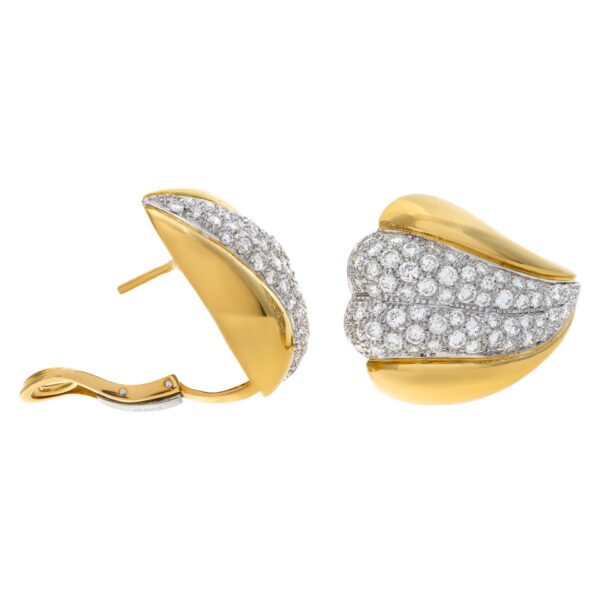 Diamond earrings set in 18k yellow gold