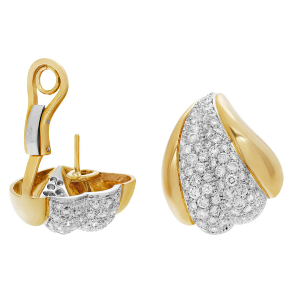 Diamond earrings set in 18k yellow gold