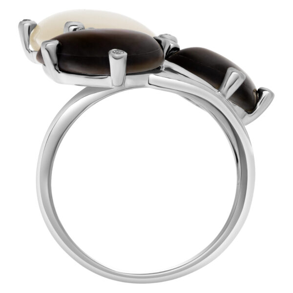 Black and White Mother of Pearl and Diamond Ring 18k white gold