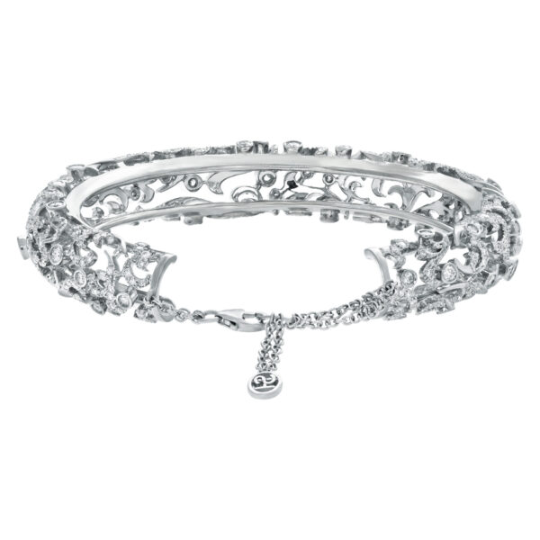 Remarkable diamond bangle in 18k white gold with 4.13 carats in diamonds