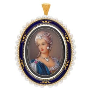 Cameo pendant/pin with natural pearls and diamond accents