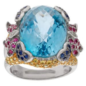 Luxurious ring with faceted blue topaz in 18k white gold