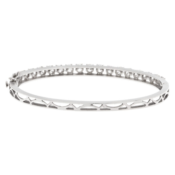 Diamond bangle in 14k white gold