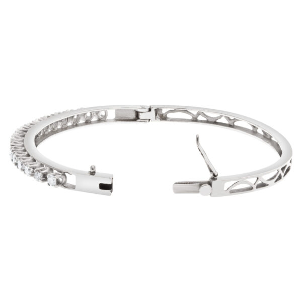 Diamond bangle in 14k white gold