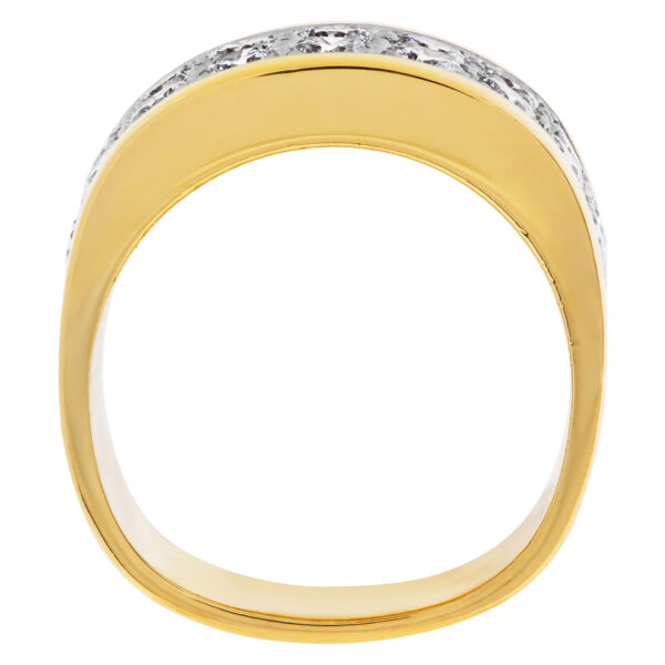 Diamond ring in 18k yellow gold