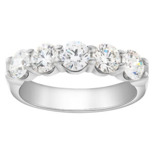 Diamonds platinum band with 1.70 carat full cut round brilliant diamonds