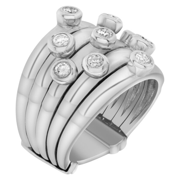 Ring in 18k white gold with diamond accents