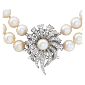 Pearl necklace with flower style diamond clasp