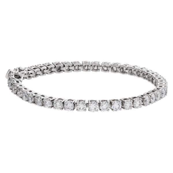 Sparkling line diamonds bracelet with over 5 carats full cut round brilliant diamonds set in 18k white gold.