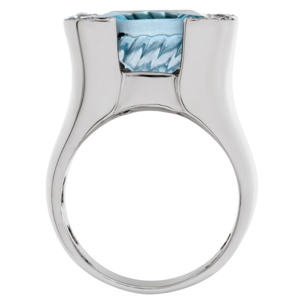 Blue Topaz and diamond ring in 18k white gold