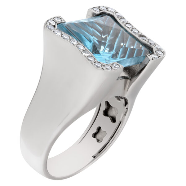 Blue Topaz and diamond ring in 18k white gold