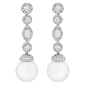 18k white gold pearl earrings with 3.65 carats in diamonds