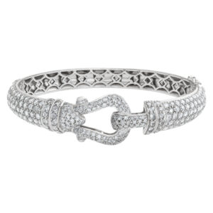 Diamond bangle with 6.21 carats round brilliant cut diamonds set in 18K white gold