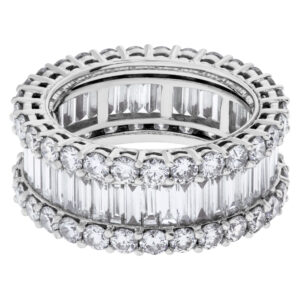 Diamond eternity ring in 18k white gold