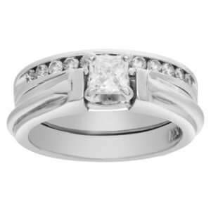 round and princess cut diamond ring in platinum with approx. 0.50 carats in diamonds