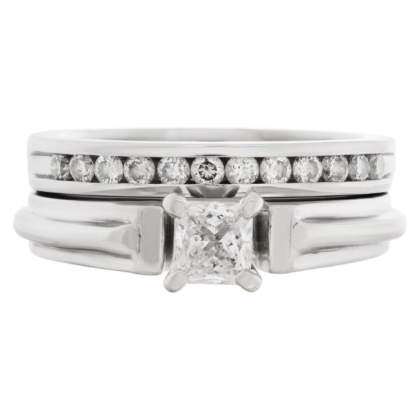 round and princess cut diamond ring in platinum with approx. 0.50 carats in diamonds