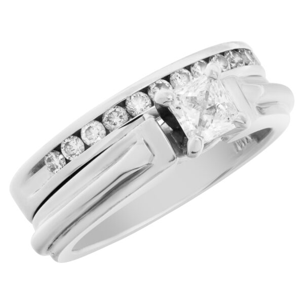 round and princess cut diamond ring in platinum with approx. 0.50 carats in diamonds