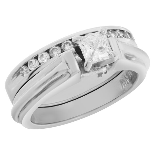 round and princess cut diamond ring in platinum with approx. 0.50 carats in diamonds