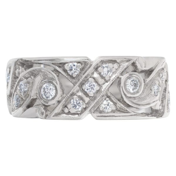 Magical x-design pavé diamond ring in 14k white gold. 0.50 carats. Size 5.5