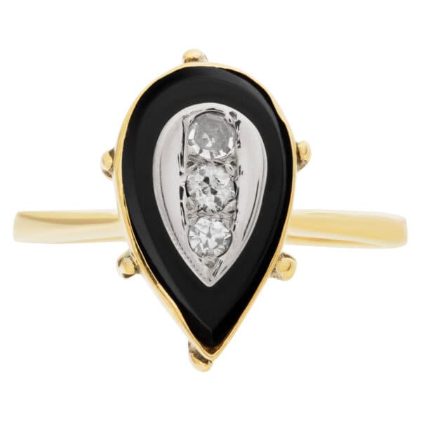 Diamond and onyx ring in 14k yellow gold