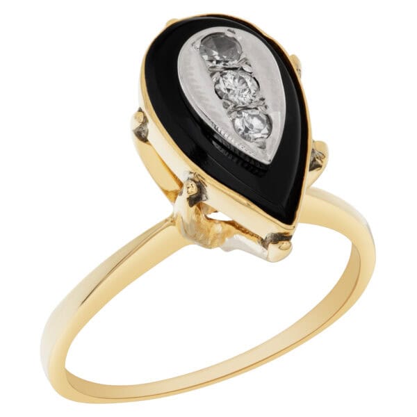 Diamond and onyx ring in 14k yellow gold