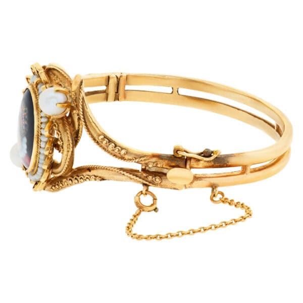 Cameo & pearl bangle in 14k