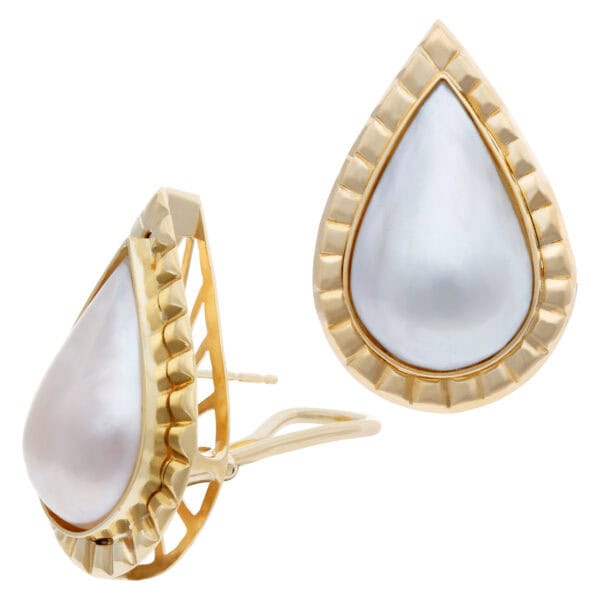 Pearl earrings framed in 18k