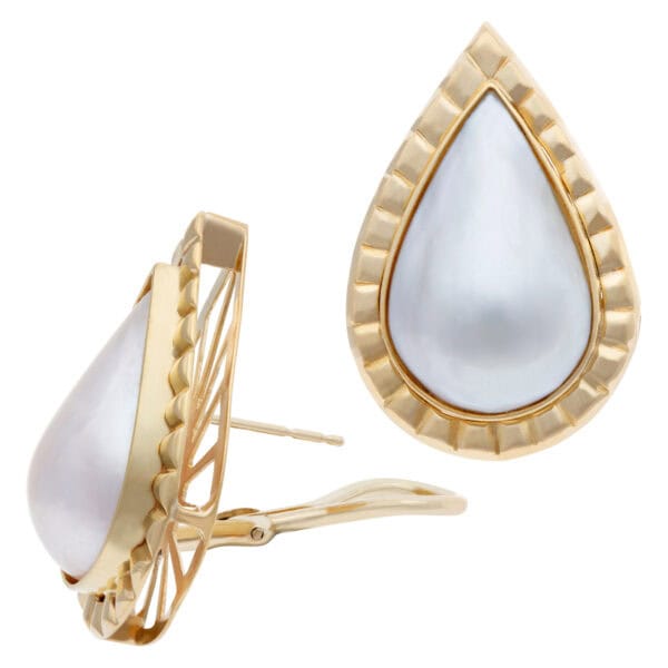 Pearl earrings framed in 18k