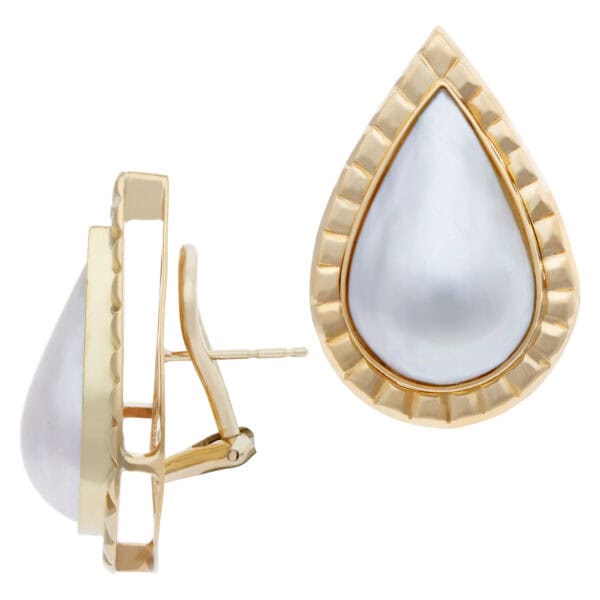 Pearl earrings framed in 18k