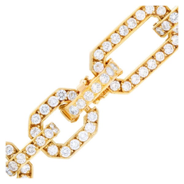 Geometric sparkling necklace with approx. 14 carats, full cut round brilliant and baguette diamond set in 18K yelllow gold