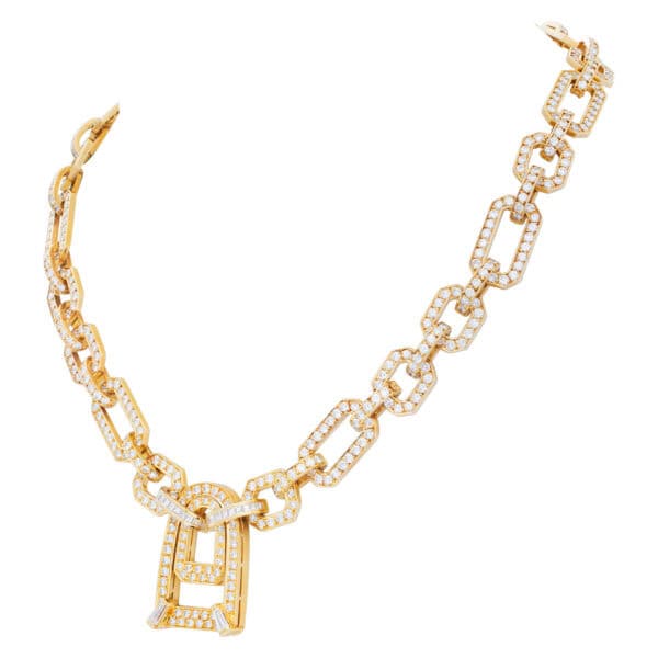 Geometric sparkling necklace with approx. 14 carats, full cut round brilliant and baguette diamond set in 18K yelllow gold