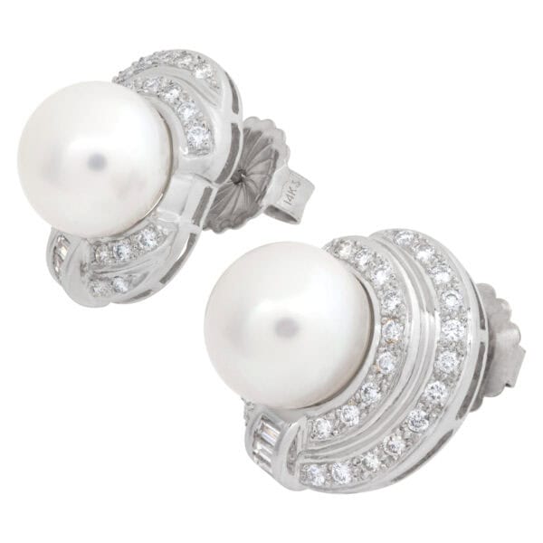 Pearl earrings in 14k white gold