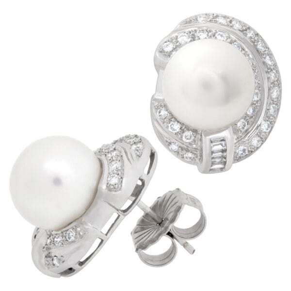 Pearl earrings in 14k white gold