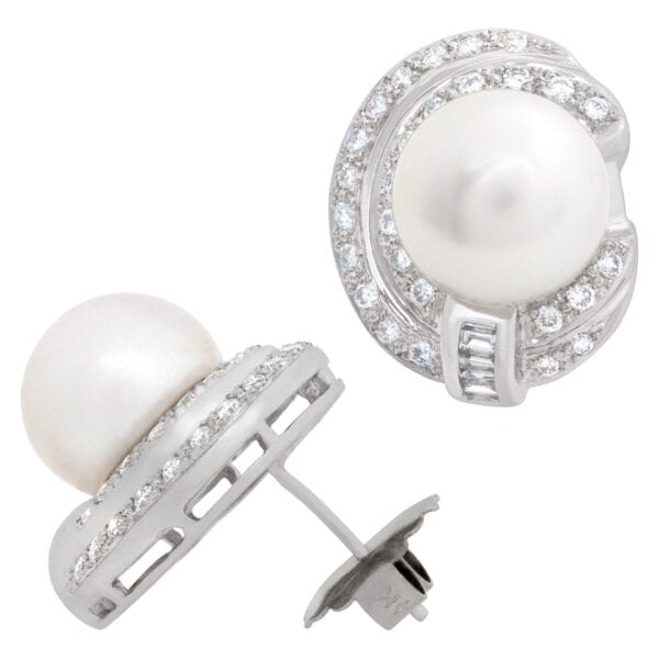 Pearl earrings in 14k white gold